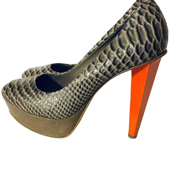 BCBG Grey Python Leather Orange platform Heels Pumps  Sz 9 - Picture 3 of 4